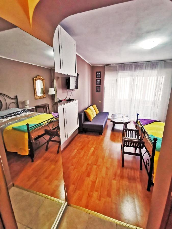 Cozy Studio Athenee Apartment Bucharest Luaran gambar